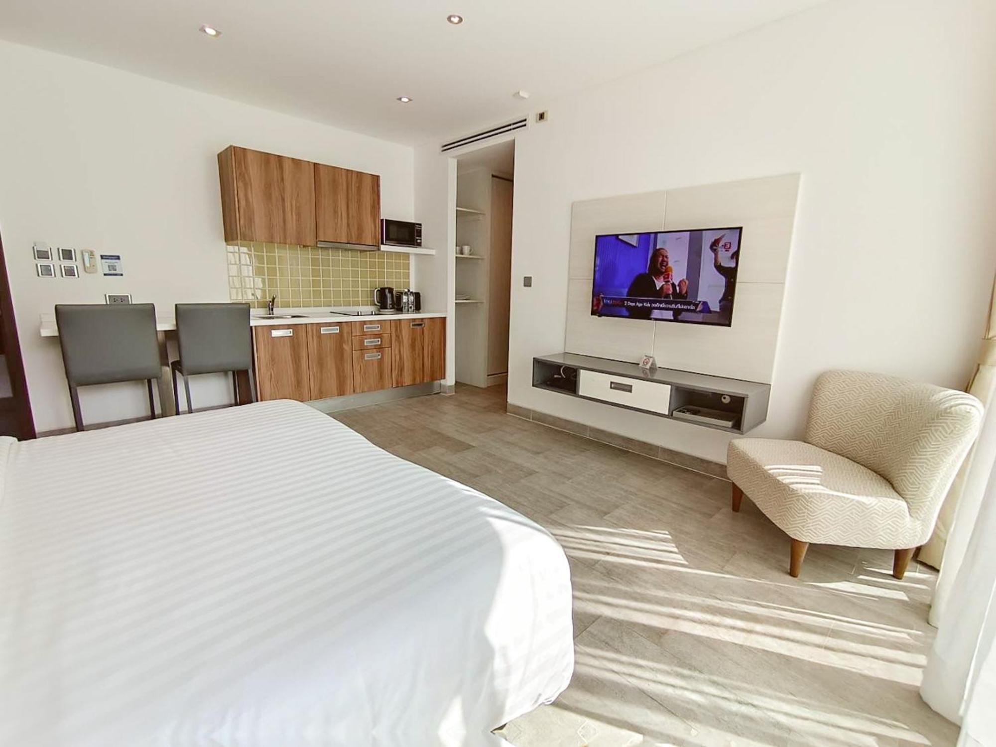 Lets Phuket Twin Sands Resort & Spa Patong Exterior foto